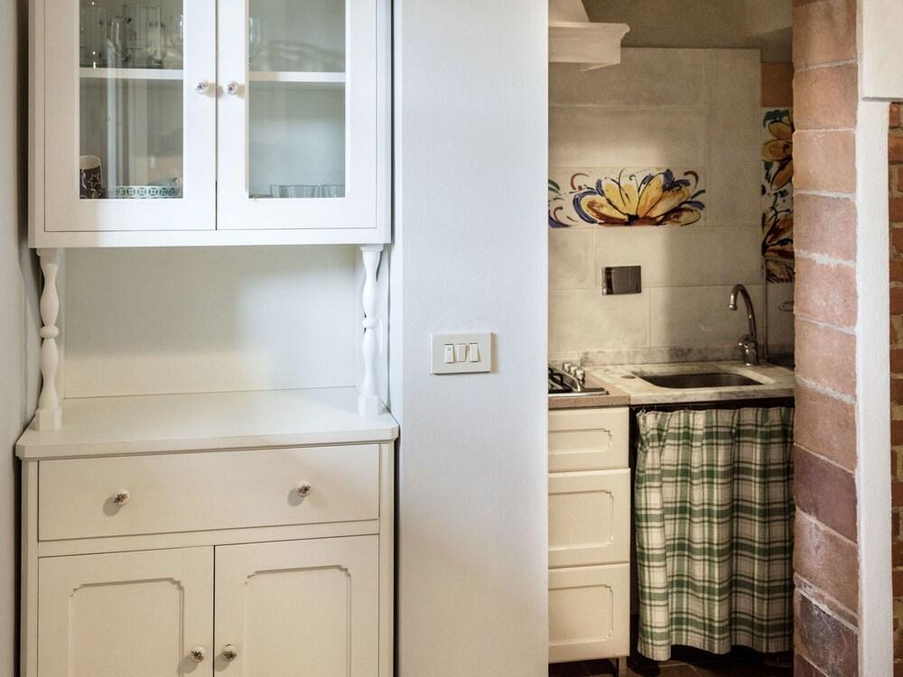 سبيشيوس كوتيدج إن بالايا وذ برايفت بول مطبخ خاص