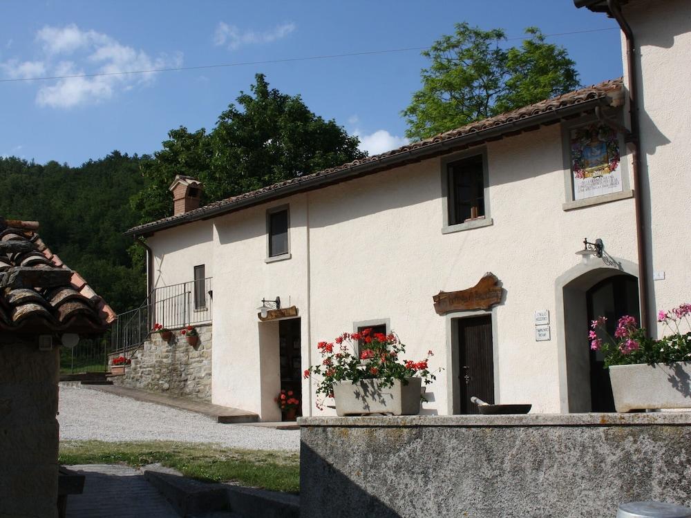Inviting Apartment in Borgo Pace Amidst Hills Exterior