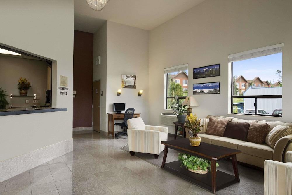 سوبر 8 باي ويندام بورت أنجلوس آت أوليمبيك ناشيونال بارك الردهة