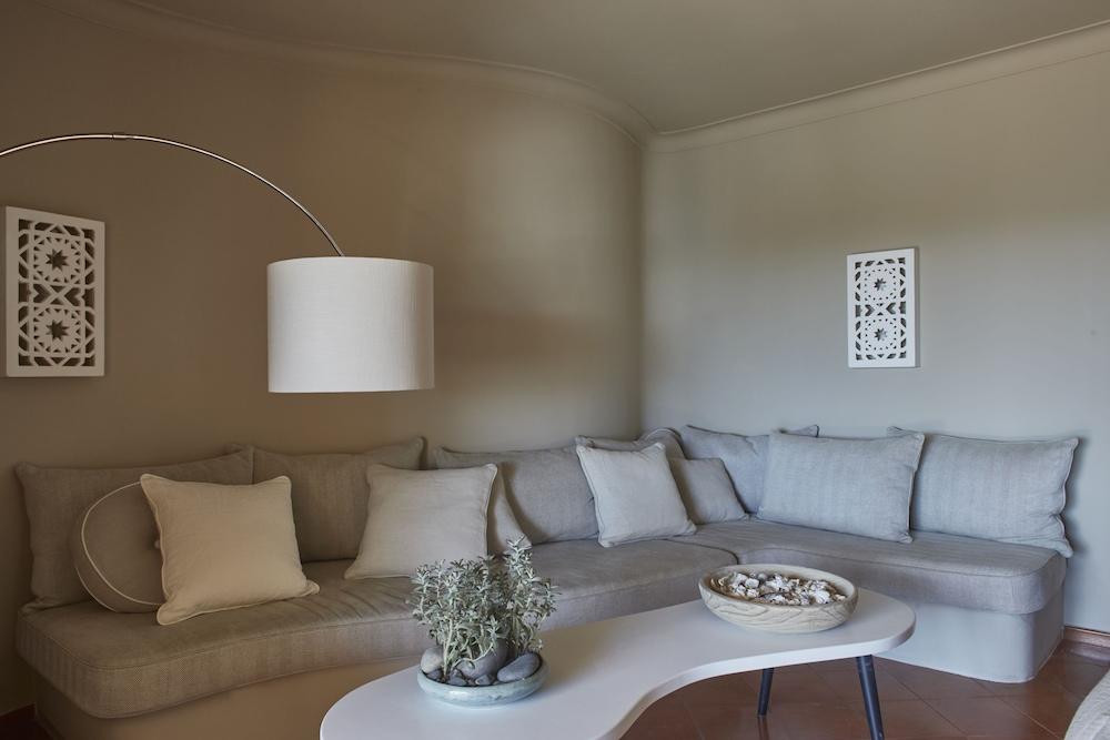 فيلا جويا هوم، ريستورانت آند سبا أخرى