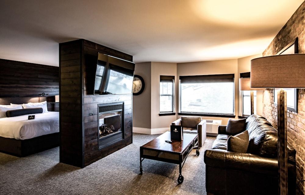 آيرونوركس هوتل