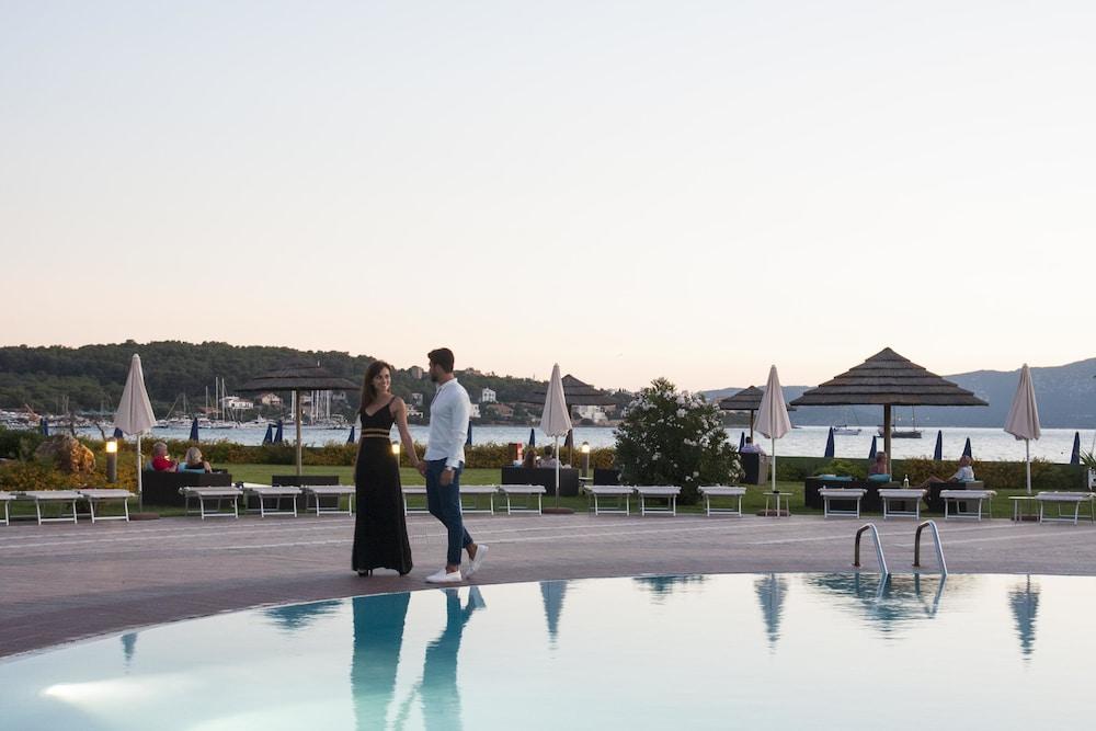 هوتل كورتي روزاد ، أفيلياتيد باي ميليا المنطقة الخارجية