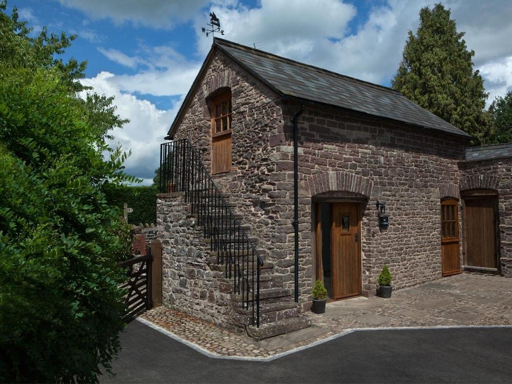 Charming and Authentic Cottage With Beautiful Views in a Quiet Location Exterior