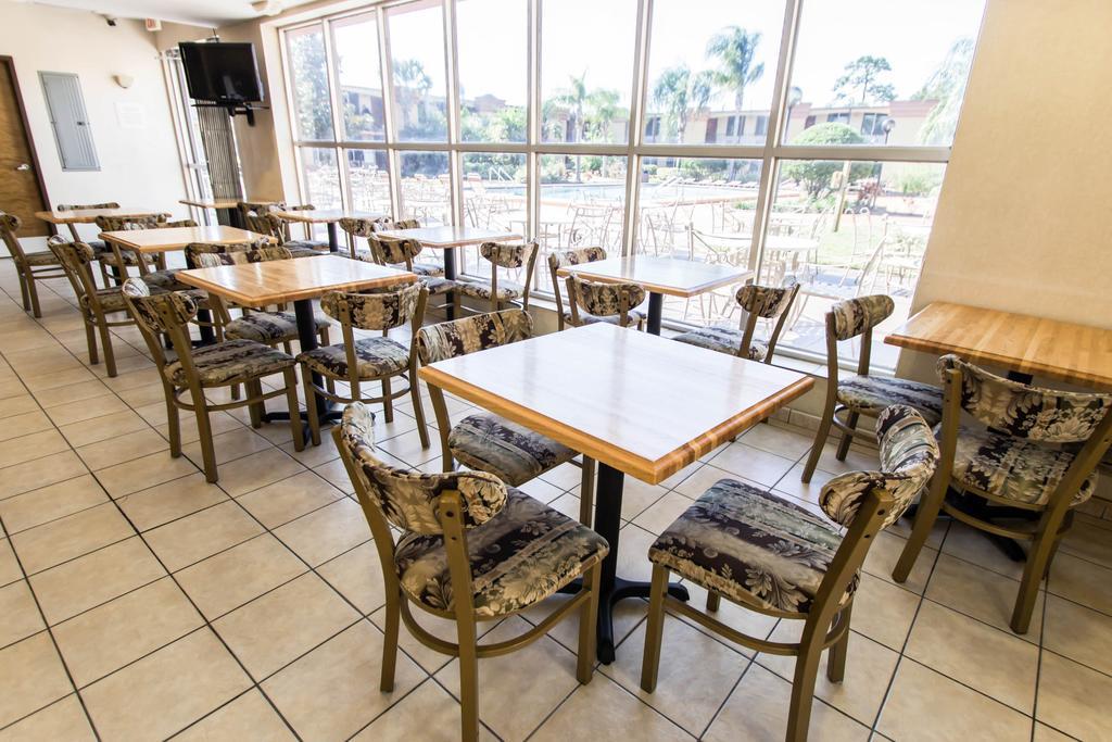 إيكونو لودج إن آند سويتس نير فلوريدا مول أخرى