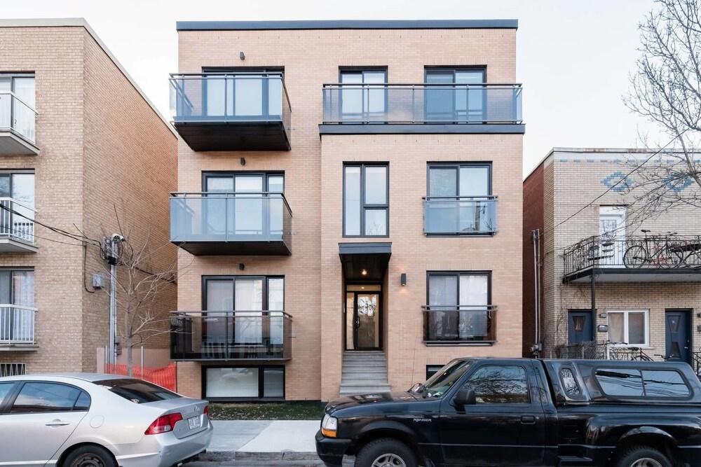 ديسكفر ليتل إيتالي فروم إيه برايت أبارتمنت المنطقة الخارجية