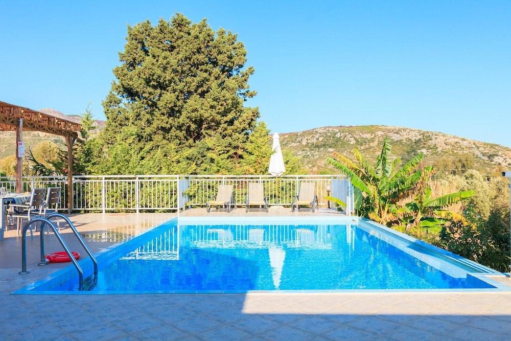 Villa Cherry Large Private Pool Walk to Beach Sea Views A C Wifi Car Not Required - 2180 Room