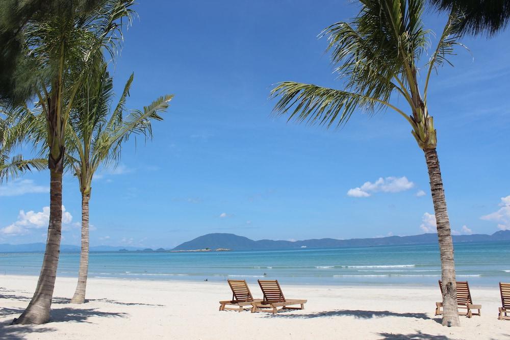 GM Doc Let Beach Resort & Spa Featured Image