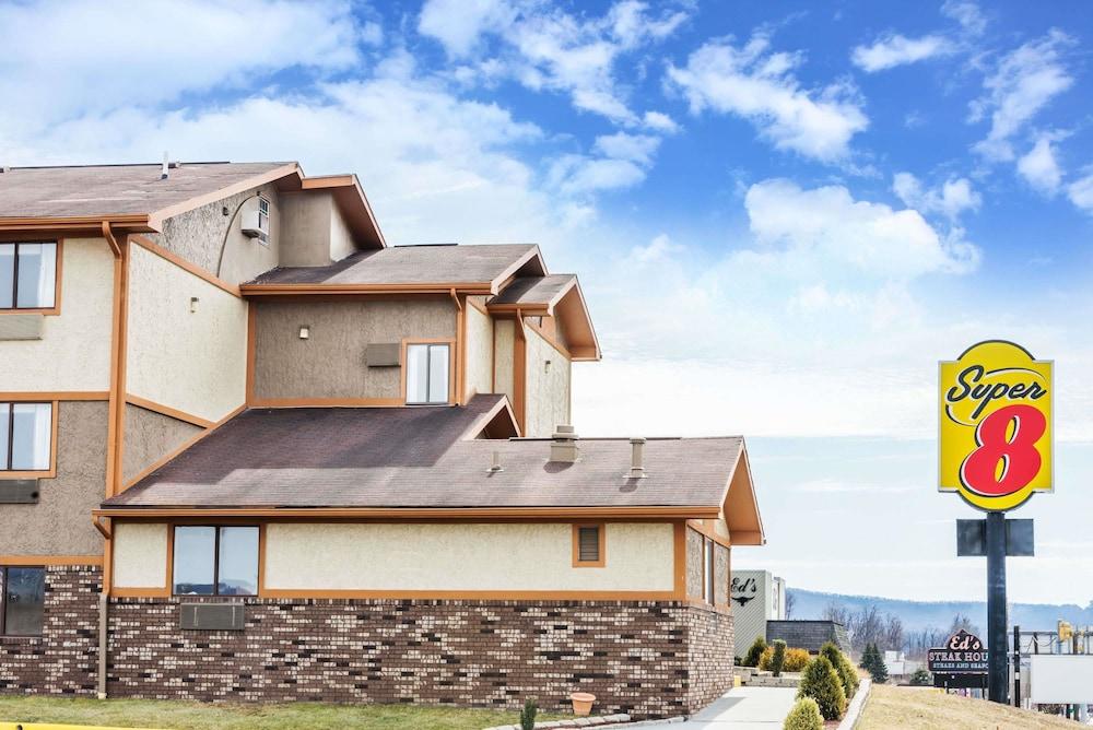 سوبر 8 باي ويندام بدفورد المنطقة الخارجية