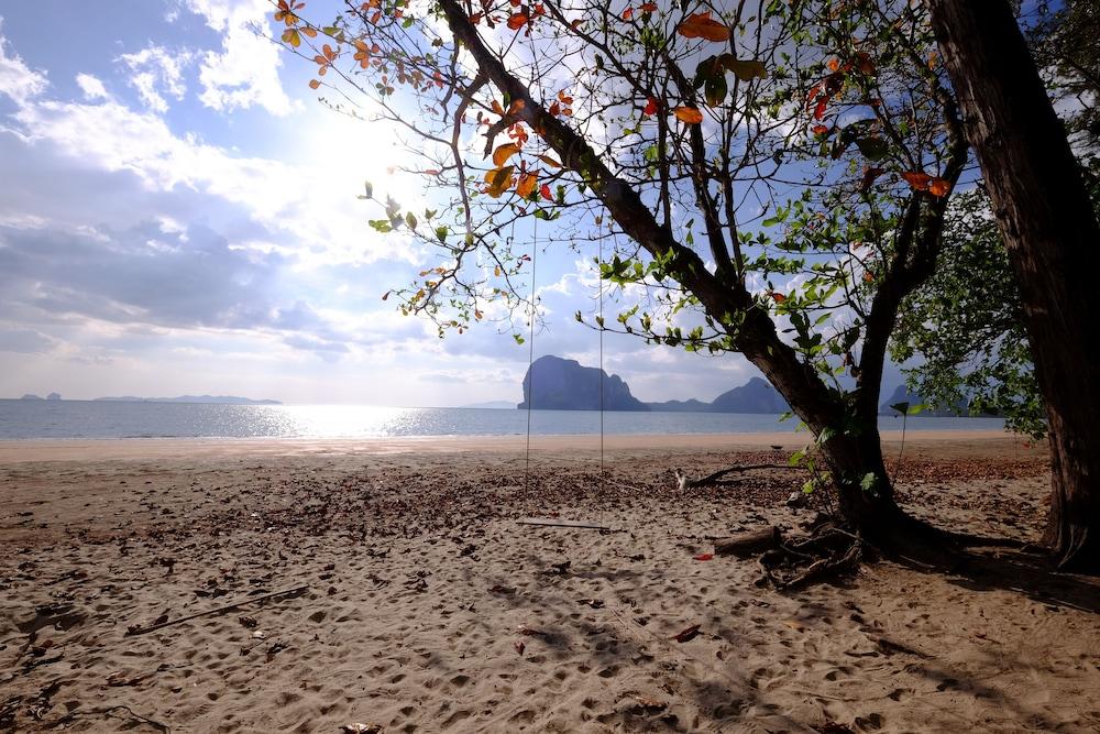 Ladawan Resort Beach