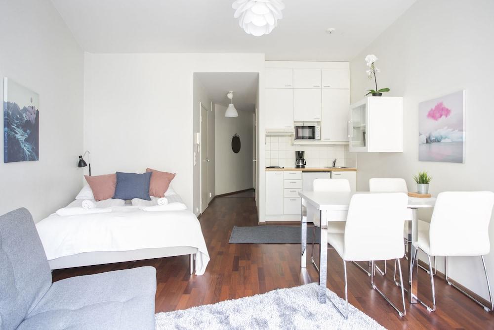 2 ندهومز كلوفي ستوديوز غرفة