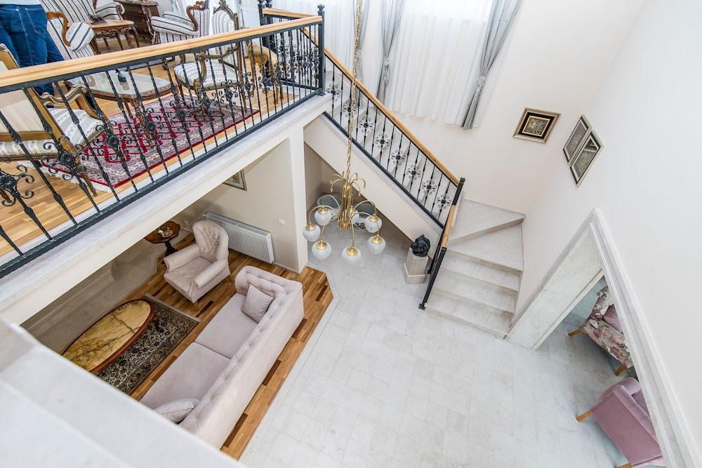 لاكشري جرين أواسيز فيلا ويذ بول! داخلي