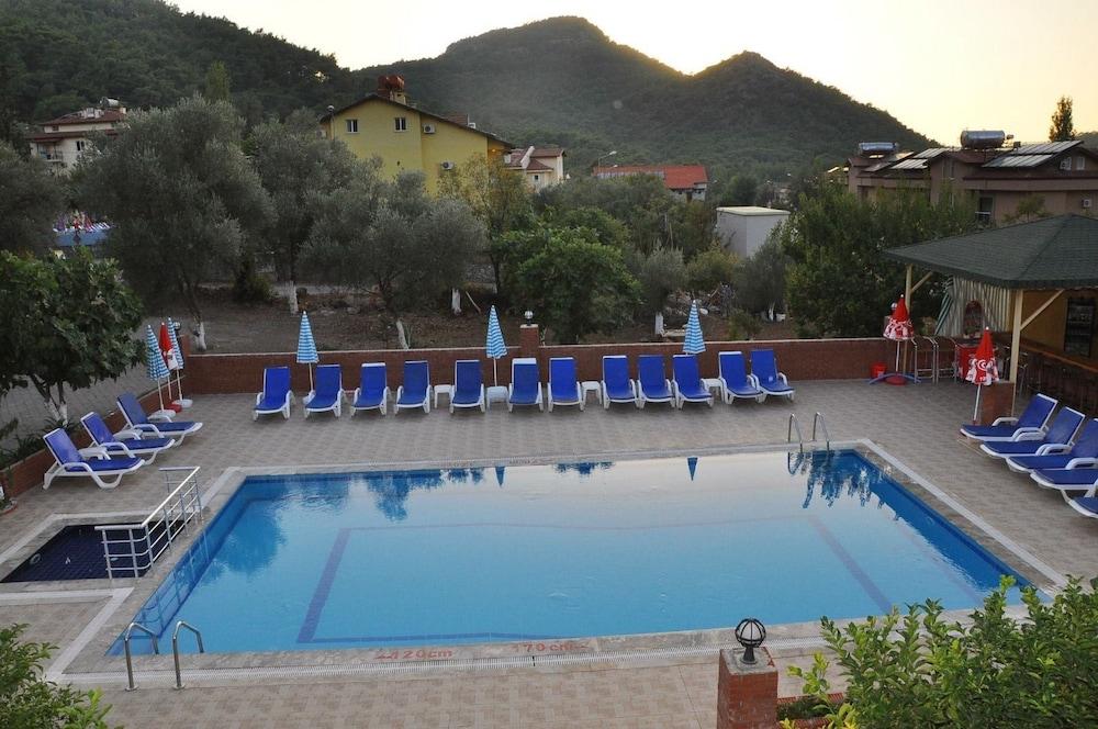 إتش واي تي أبارت 3 بد رومز 2 باي دريم أوف هوليداي زحليقة مائية