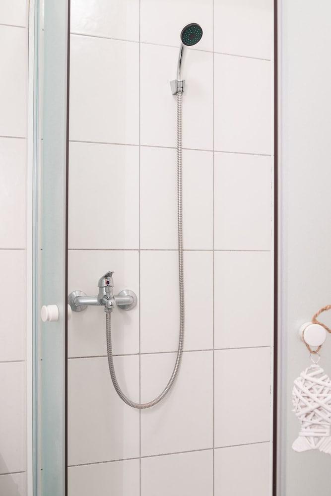 Modern Apartment few Steps From Main Square! Bathroom