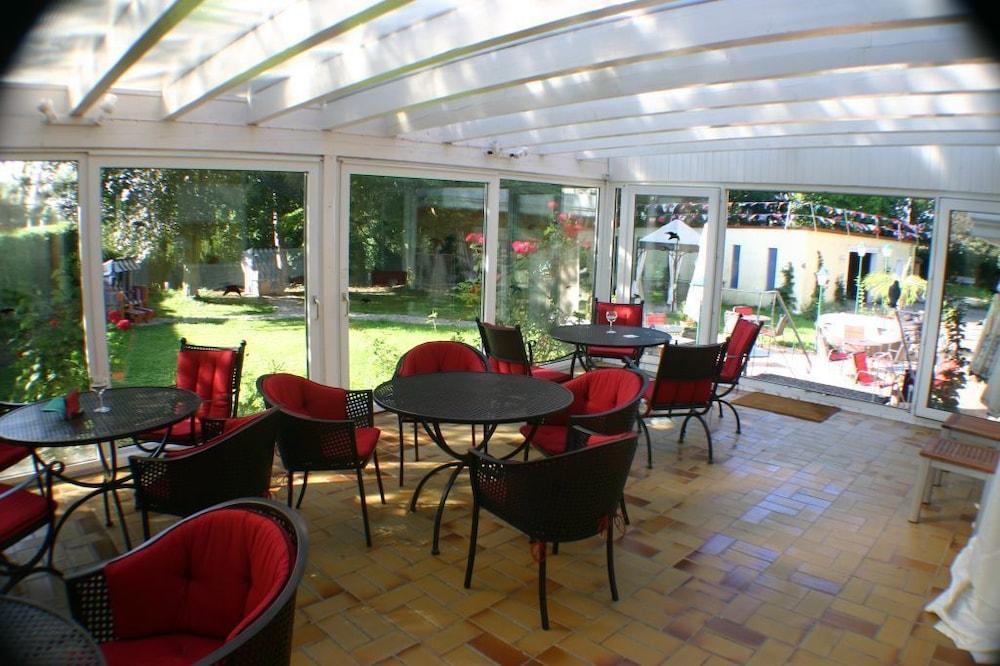 هوتل لا بروفينس بترايبر جي إم بي إتش داخل الفندق