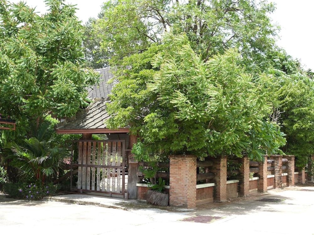 Bann Suan Rachawadee B&B Exterior