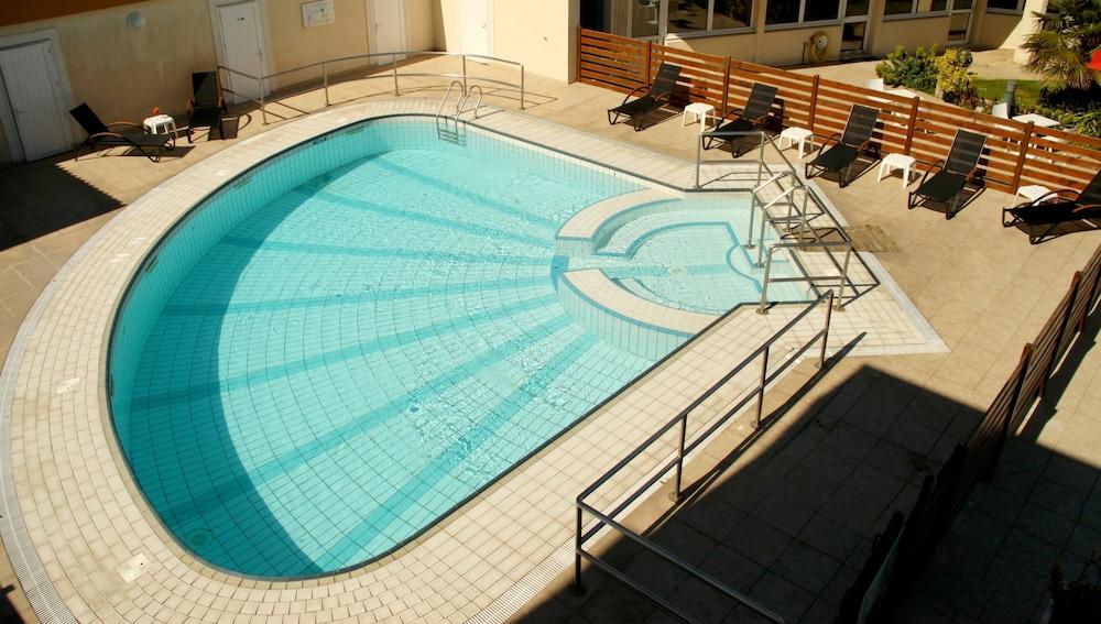 لوجي أوتل دو لا بونت دو موسترلين