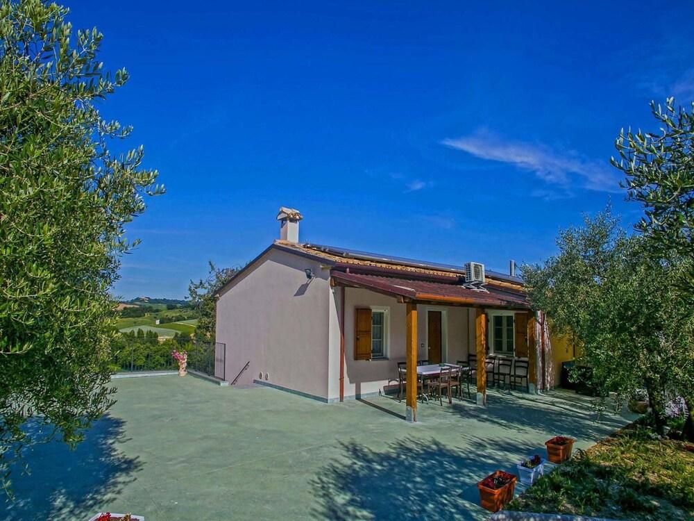 Spacious Villa in Fossombrone With Private Pool Exterior