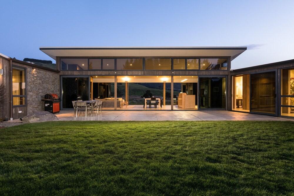 دوناليستر هاوس آت ذا كينلوك كلوب تفاصيل الفندق من الخارج