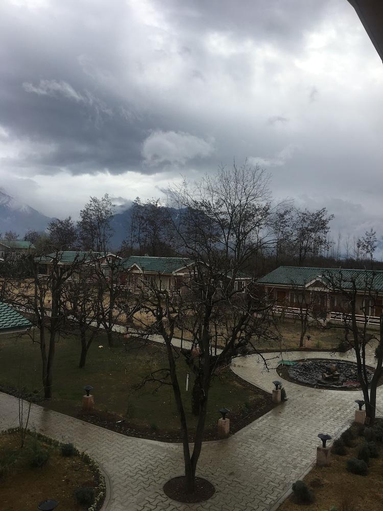 ذا أورتشارد ريتريت آند سبا، سريناجار المنطقة الخارجية