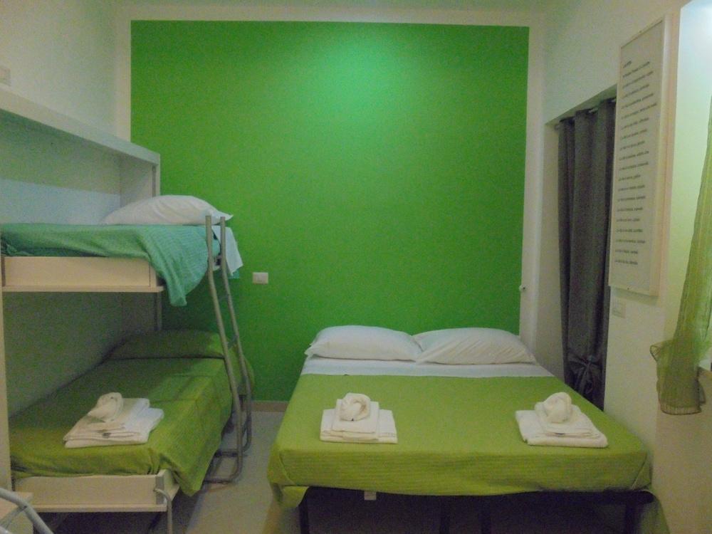 بيد آند بريكافست لا بويسيا غرفة ضيافة