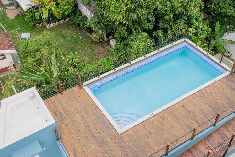 برومتون 40 باي برو هومز جامايكا