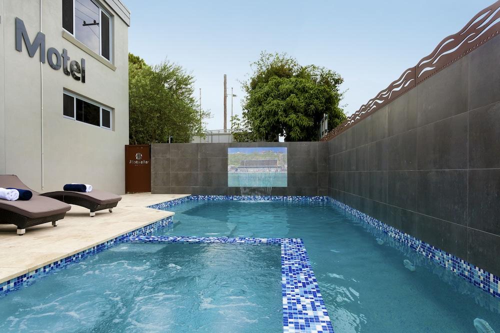 Merewether Motel Outdoor Pool