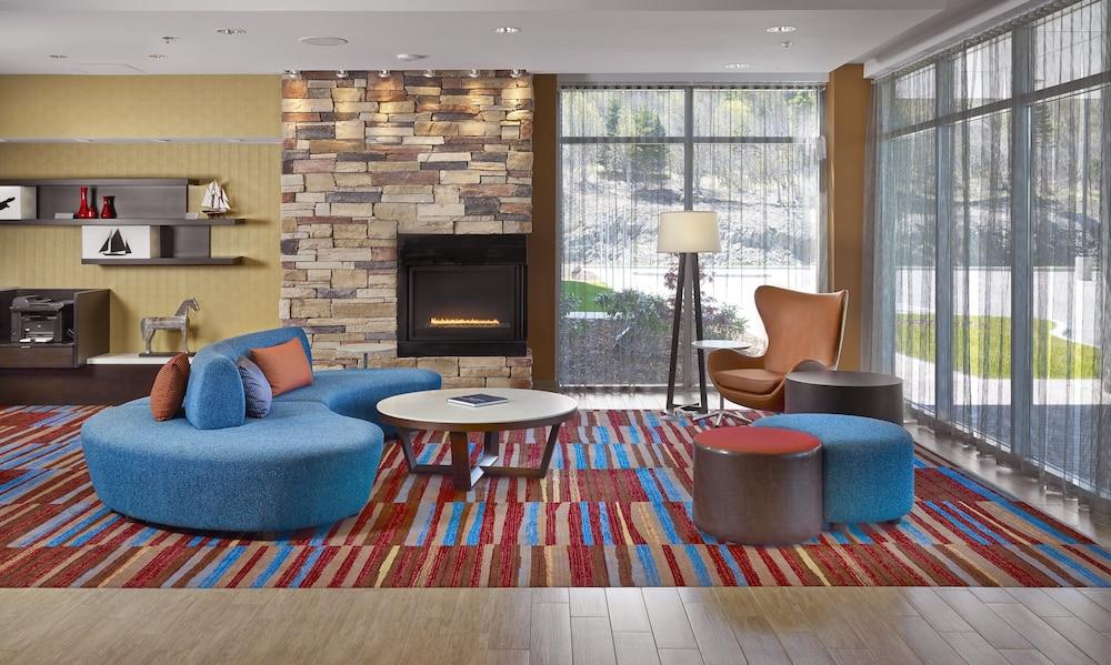 فيرفيلد إن آند سويتس باي ماريوت سان جونز منطقة الجلوس في الردهة