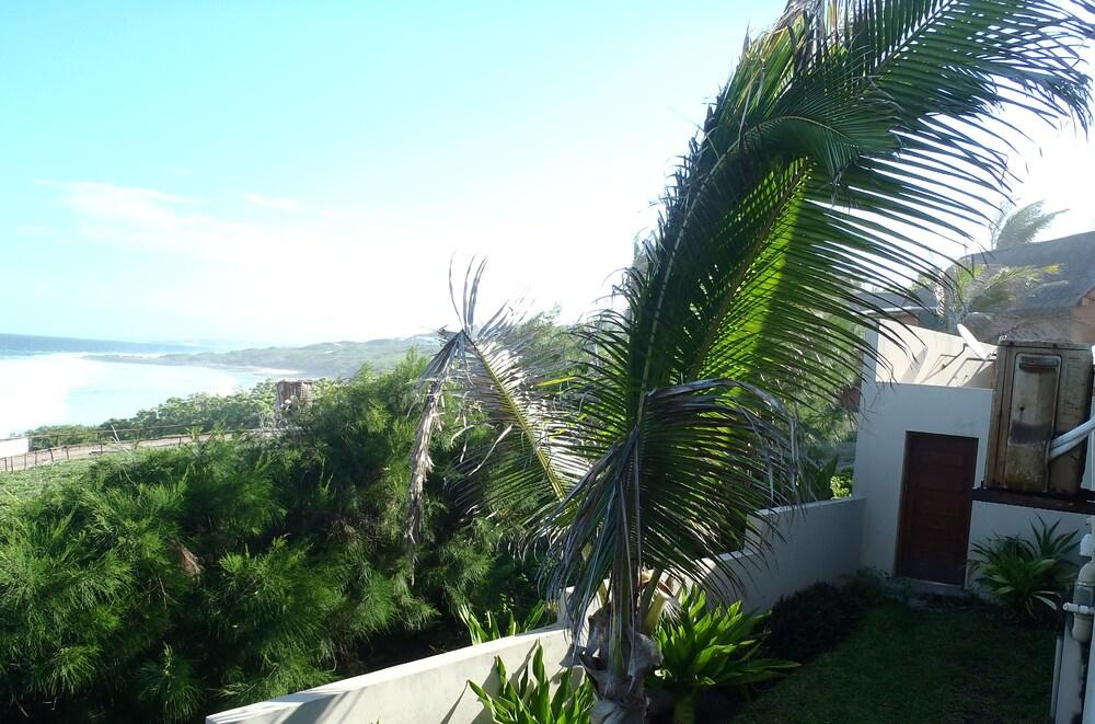 C-Mew Guesthouse Exterior