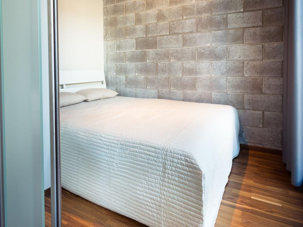 Konrad Old Town Apartments Room