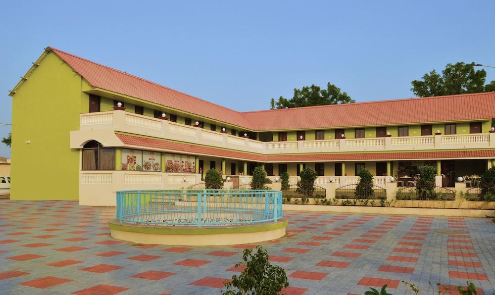 RnB Select Saanvi Exterior