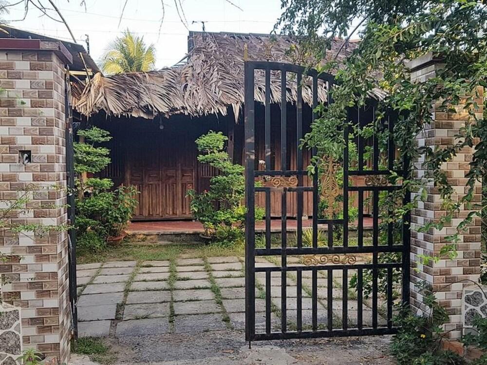 Peaceful Homestay in the Middle of Fruit Garden - Room With Public Restroom Exterior
