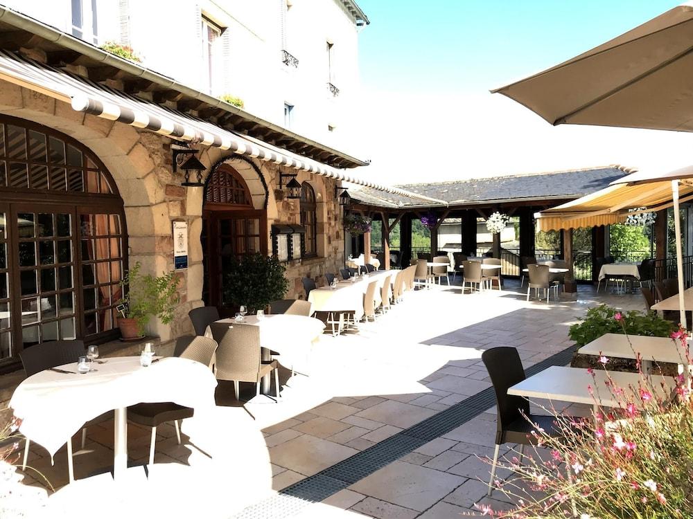 لو أوستال ديل باري