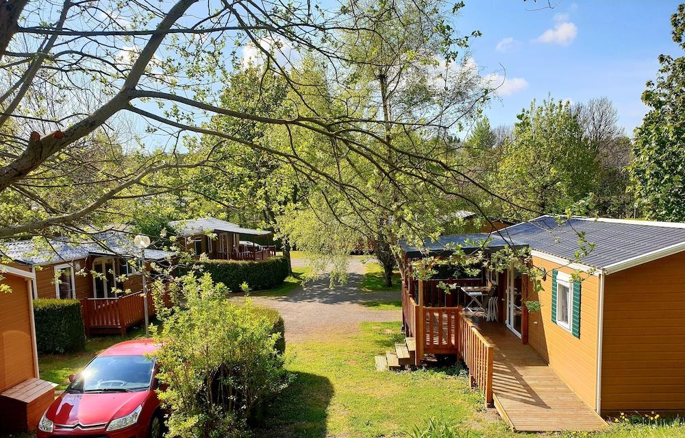 كامبينج بوا دو جرافيير المنطقة المحيطة بالمنشأة