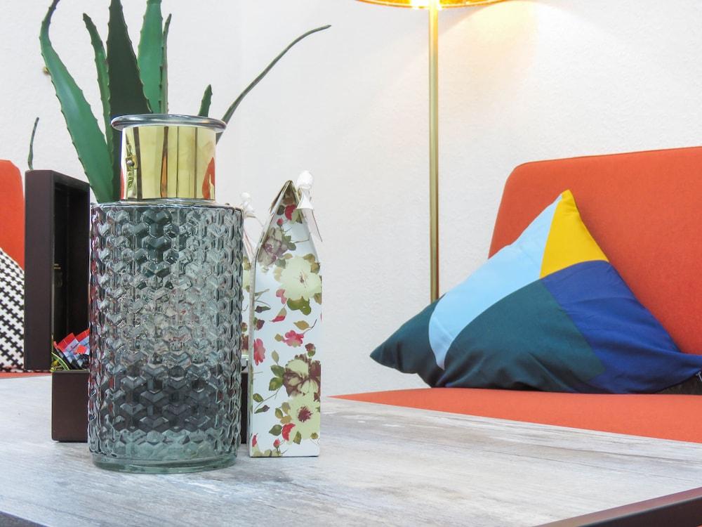 تودورس إيسويتس 4 بد روم هاوس وذ جاردن آند 9 ب دز داخلي