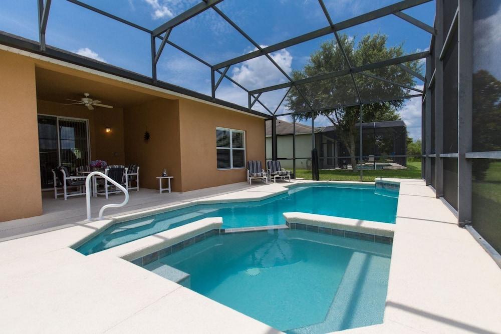 بيوتيفولي فيرنيشد إكزكيوتيف هوم أون جيتيد كوميونيتي نير ديزني آند تشامبيونز جايت - 388 غرفة