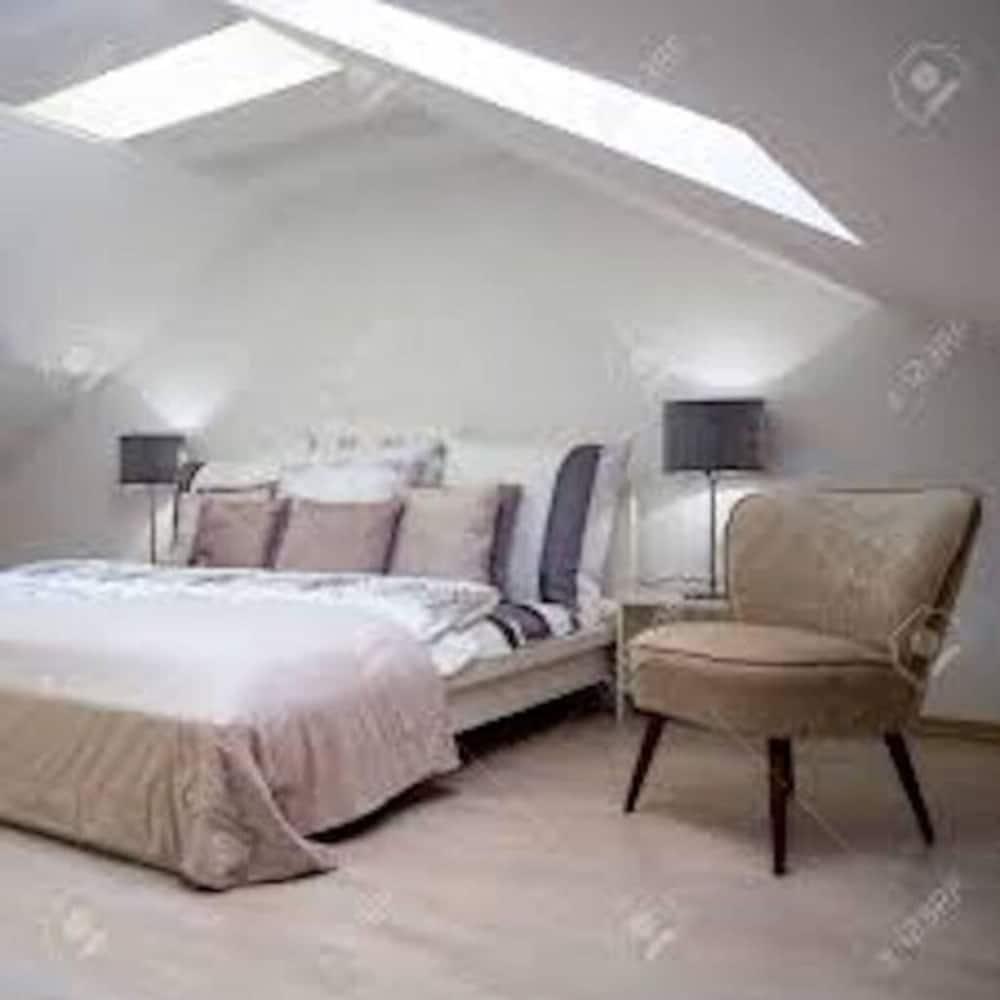 Kolda Properties Room