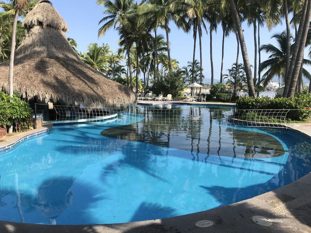 مارينا فيلاز - جراند إيسلا نافيداد حمام سباحة مكشوف