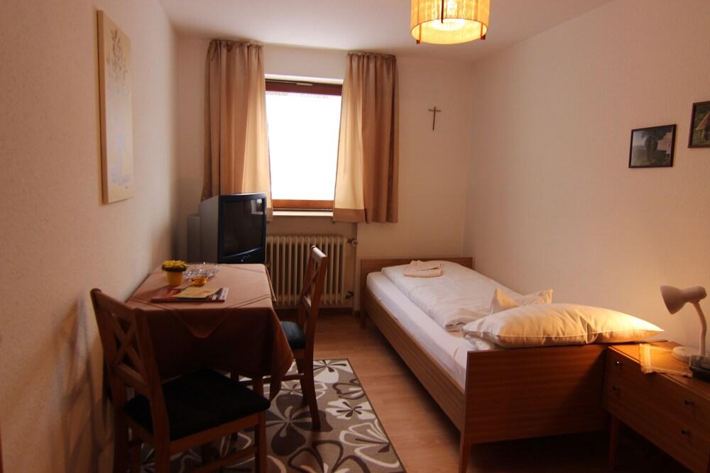 باكيري كافيه آند بنسيون إيستنفيلد غرفة ضيافة