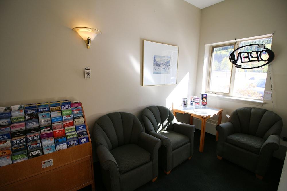 بيجهورن إن آند سويتس منطقة الجلوس في الردهة