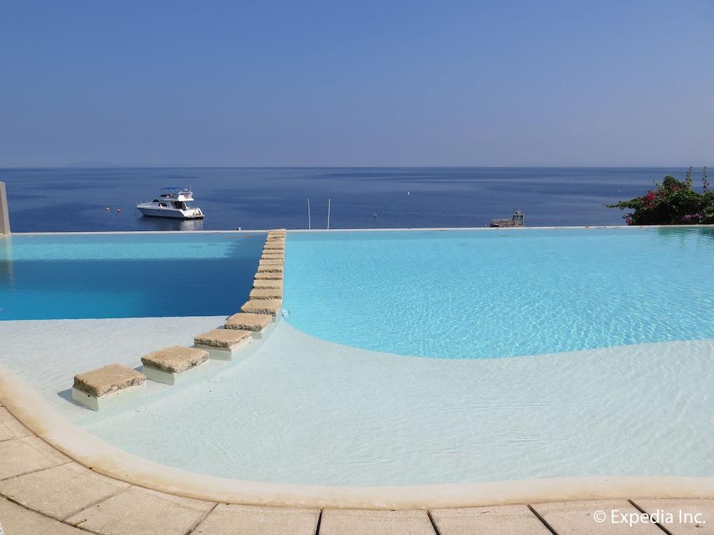 Aiyanar Beach and Dive Resort Infinity Pool