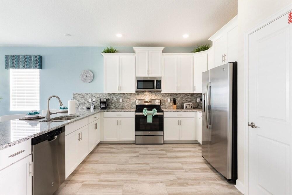 9 بد روم تشامبيونز جايت بول هوم غرفة