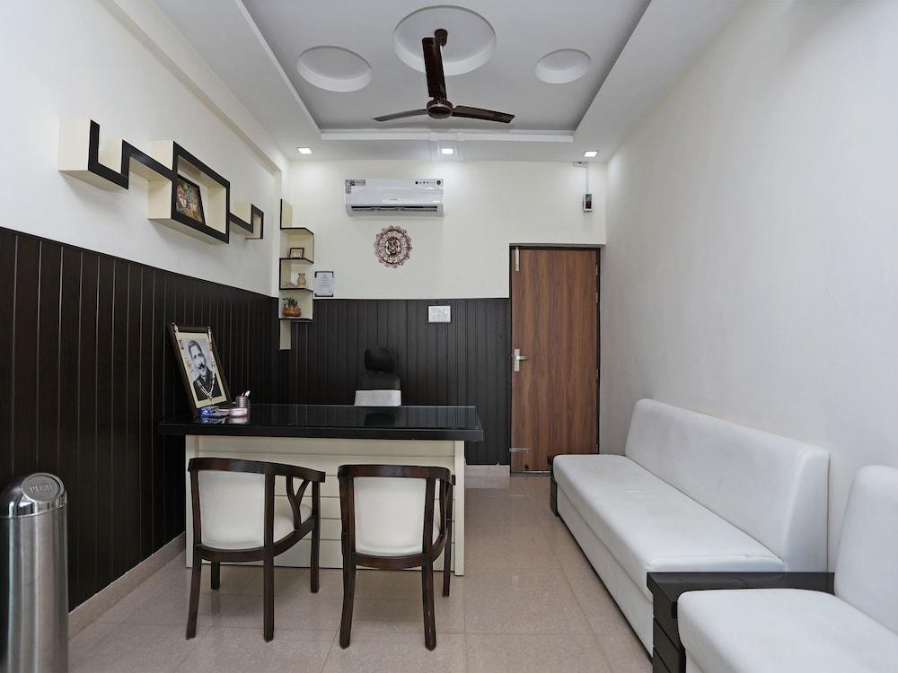 أو واي أو 15375 هوتل كاي إس إس إن منطقة الجلوس في الردهة