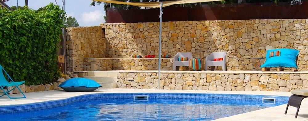 أريانيلا بد آند بريكفاست بينيدز حمام سباحة مكشوف