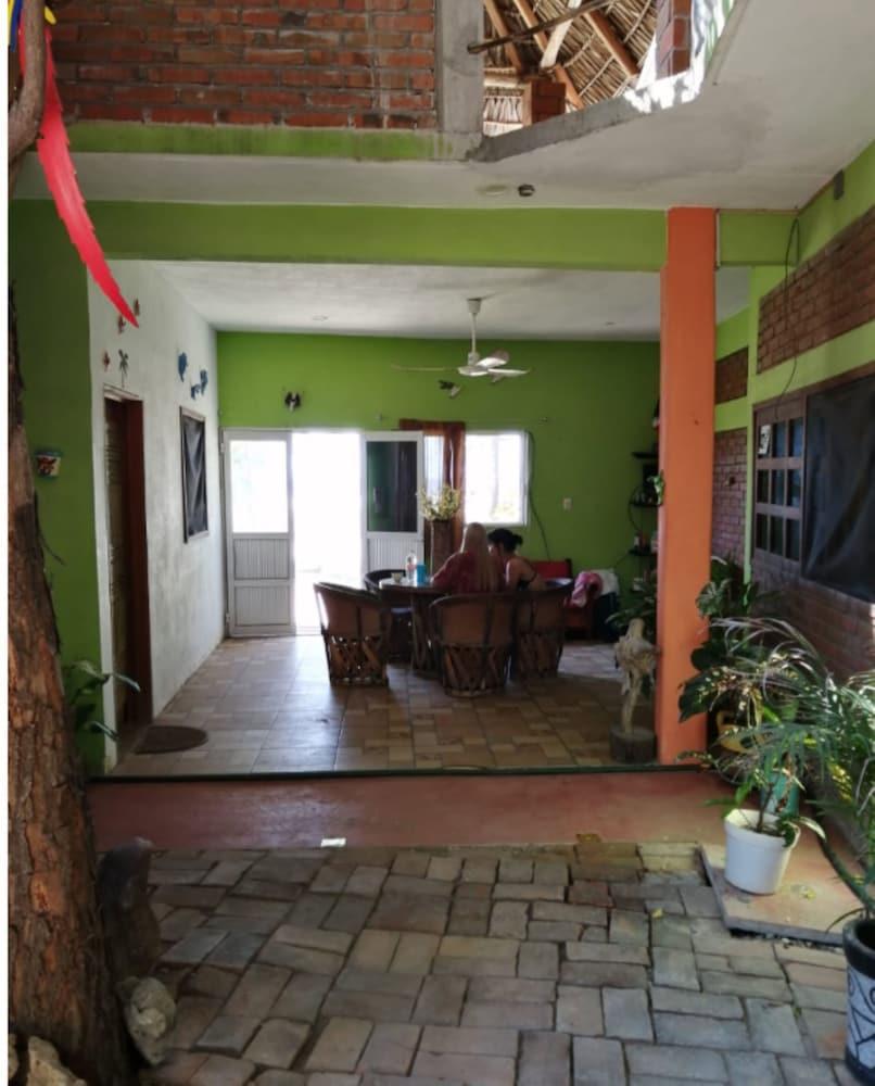 كابانياس سول، مار آند لونا منطقة الاستقبال