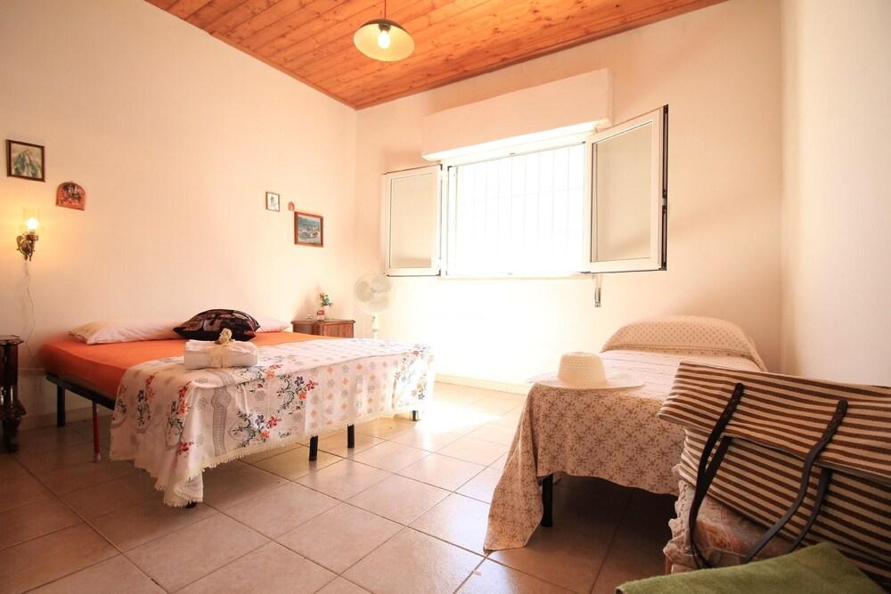 Lucia Spiaggia a due Passi Room