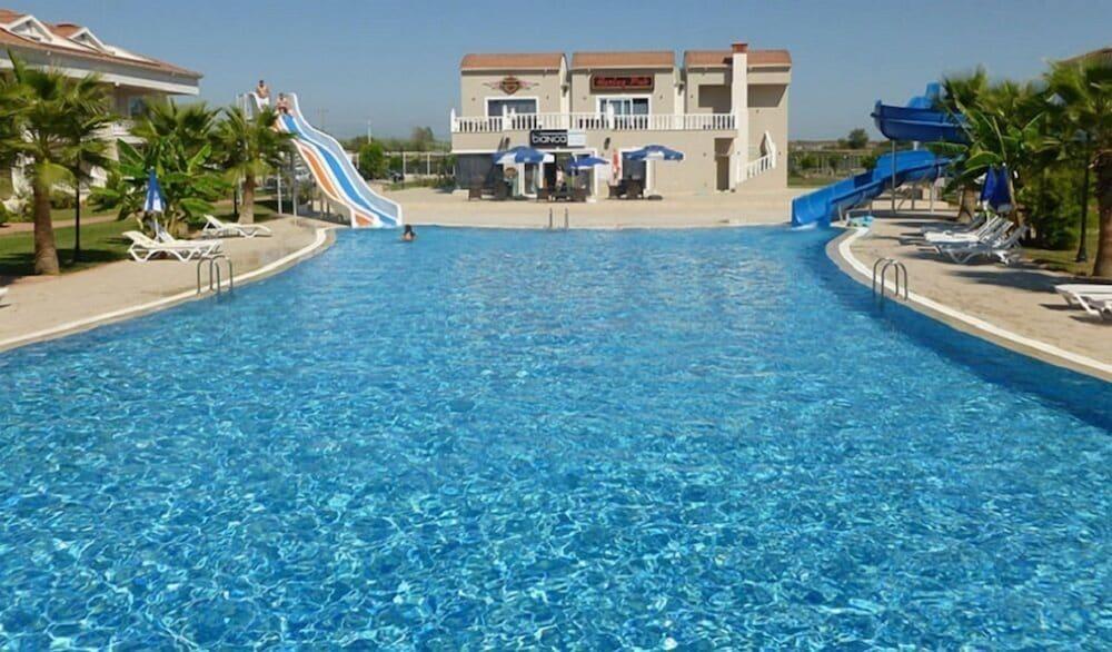 ساديف توريزم بيليك فيلاز آند أبارتمنتس حمام سباحة