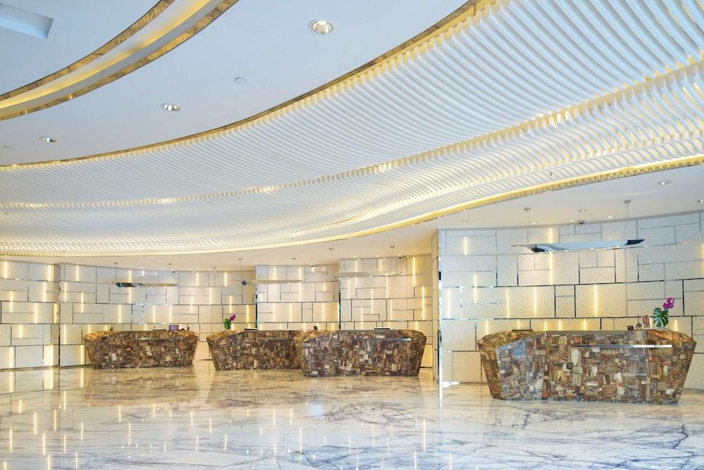Radisson Collection Yangtze Shanghai Lobby