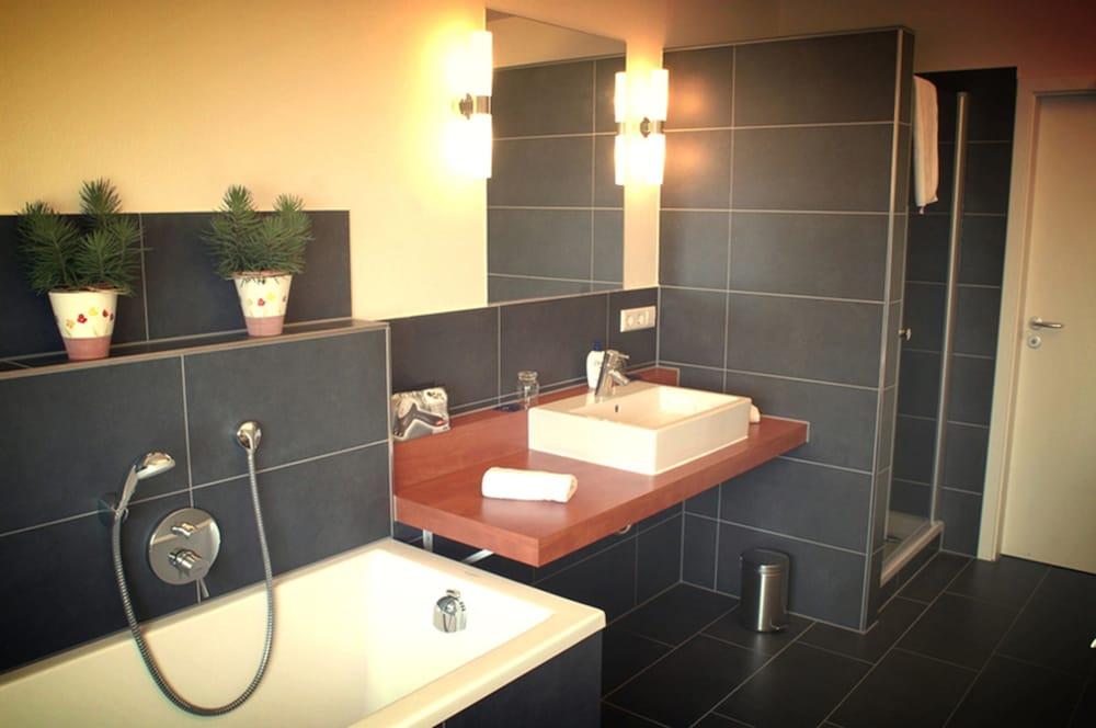 لاندهاوس هوهنلوهي حمام