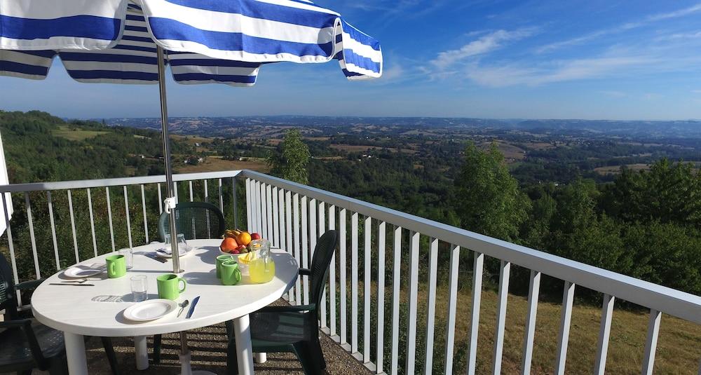 في في إف فيلاج لو بالكون كوريزيو أيو