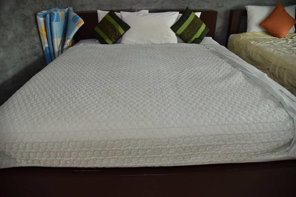 SD Beach Resort Room